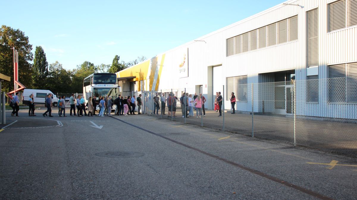 Die Besucherinnen und Besucher durften im Produktionswerk Gränichen einen Rundgang machen.