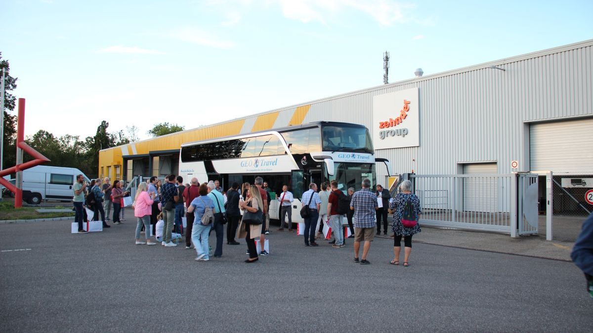 Vor der Weiterfahrt mit dem Car genossen die Besucherinnen und Besucher einen kleinen Imbiss und gingen mit einer Tasche Give-Aways und einem Rucksack voll mit Eindrücken weiter zur Besichtigung des Kantonsspitals Aarau.