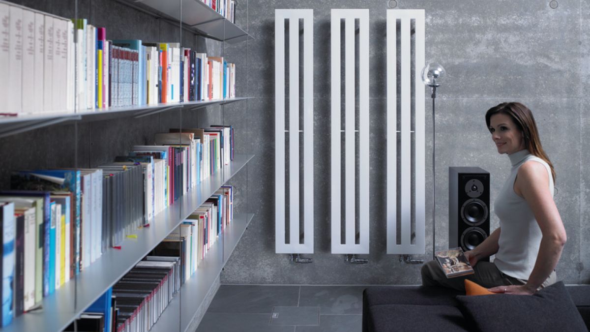 Zehnder Metropolitan kann sich sehen lassen mit den leicht und luftig wirkenden Heizrohre im flächigen Design.