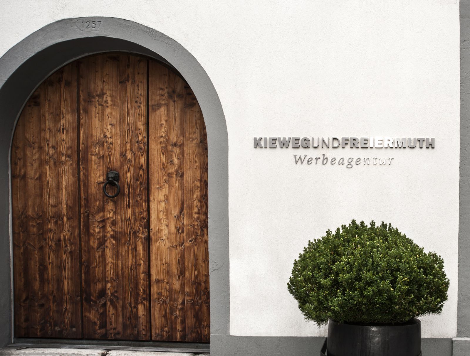 Kieweg und Freiermuth Background