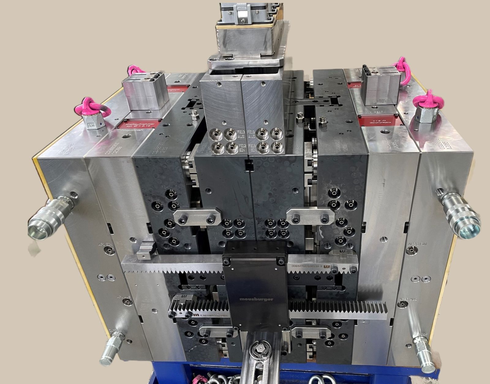 NOVENTA TOOLING AG - WAISCH