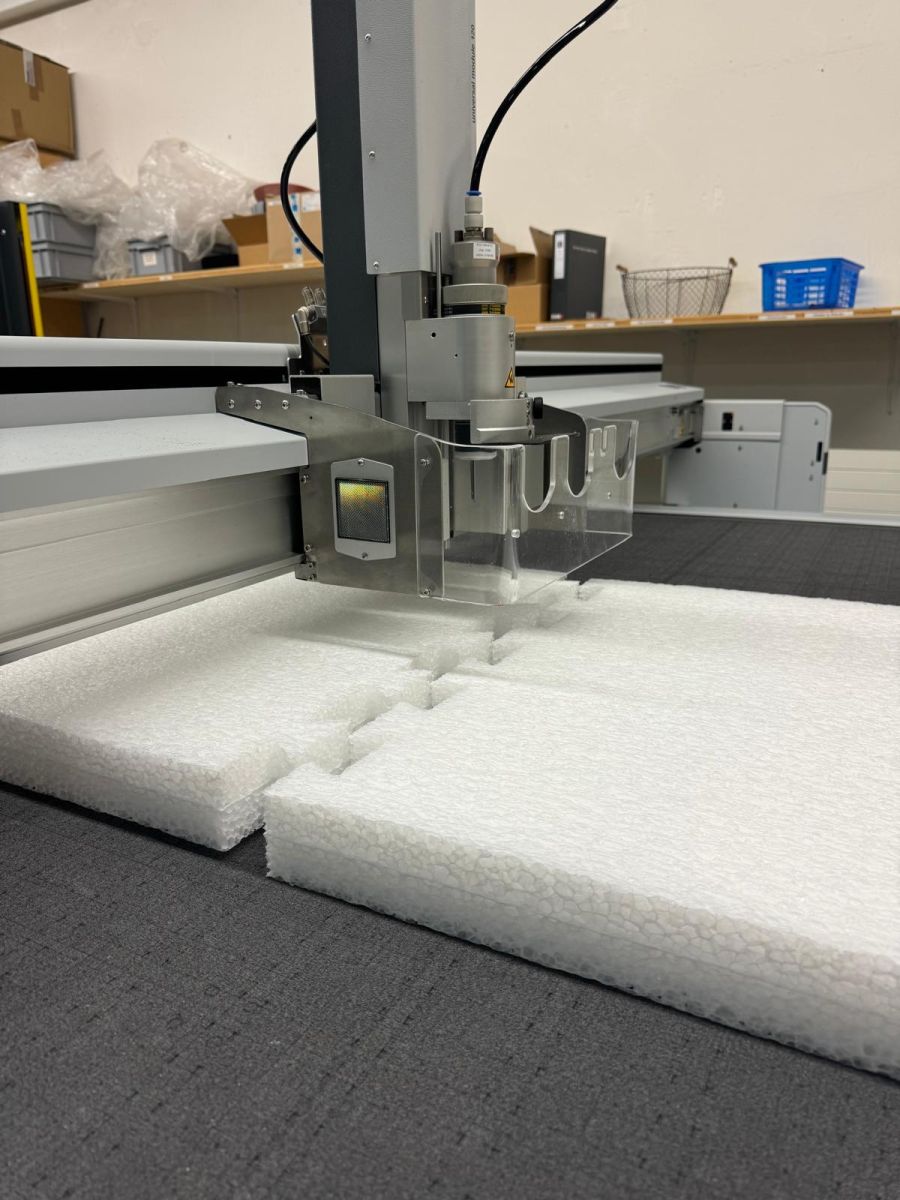 Top-Phon Whisper wird mit CNC-Cutter geschnitten