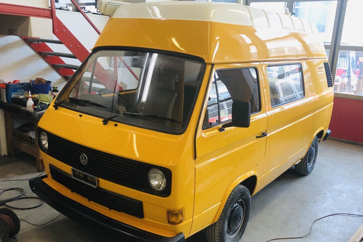 FuchsAUTO – Wir nehmen auch Restaurationsarbeiten vor. Hier sehen Sie den fertig restaurierten VW-..