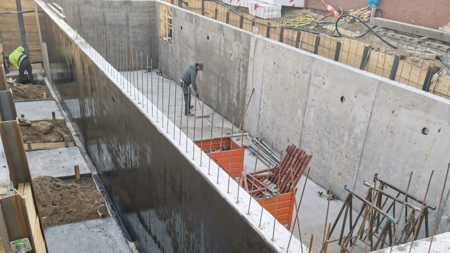 Fachgerechte Außenabdichtung des Mauerwerks gegen eindringende Feuchtigkeit