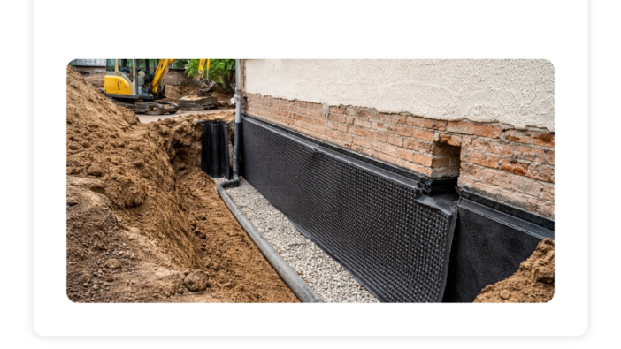 Freilegen der Kelleraußenwand durch die TräumeBau GmbH – Erdarbeiten und Abdichtung aus einer Hand