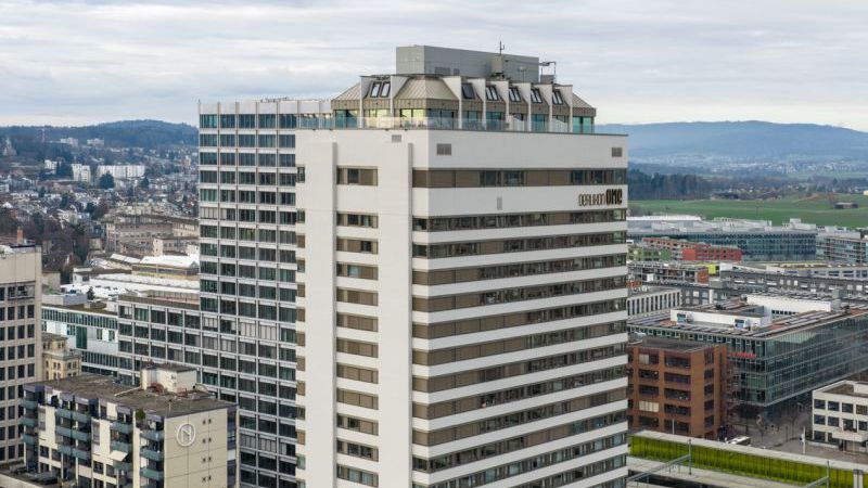 Professionelle Drohnenaufnahmen in Zürich & der Schweiz – hochwertige Luftbilder, FPV-Drohnenvideos und Immobilienaufnahmen von SkyFrame Media.