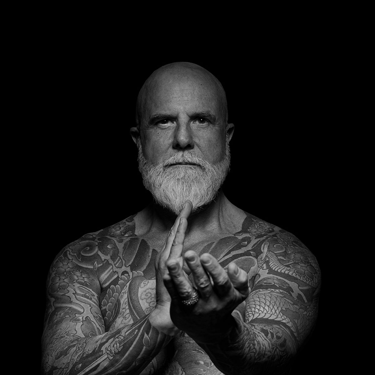 ausdruckstarke Schwarz-Weiss Porträts im Fotostudio in Bern