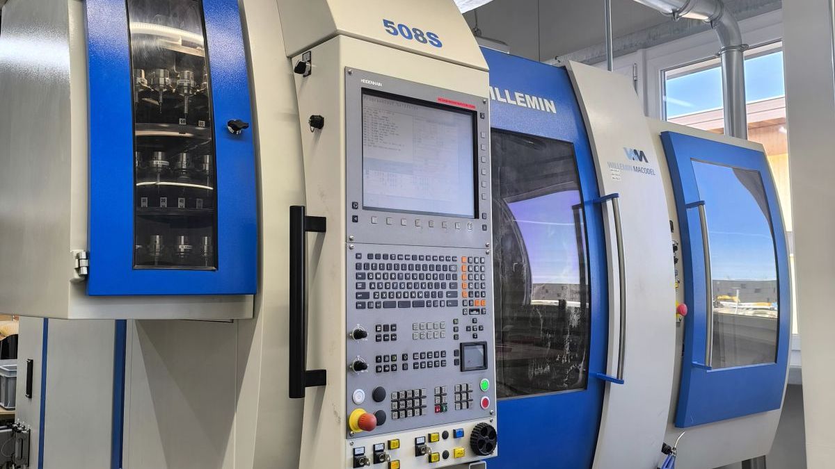 WM508s mit Handling für hoch präzise Kleinteile (5-Achsen)