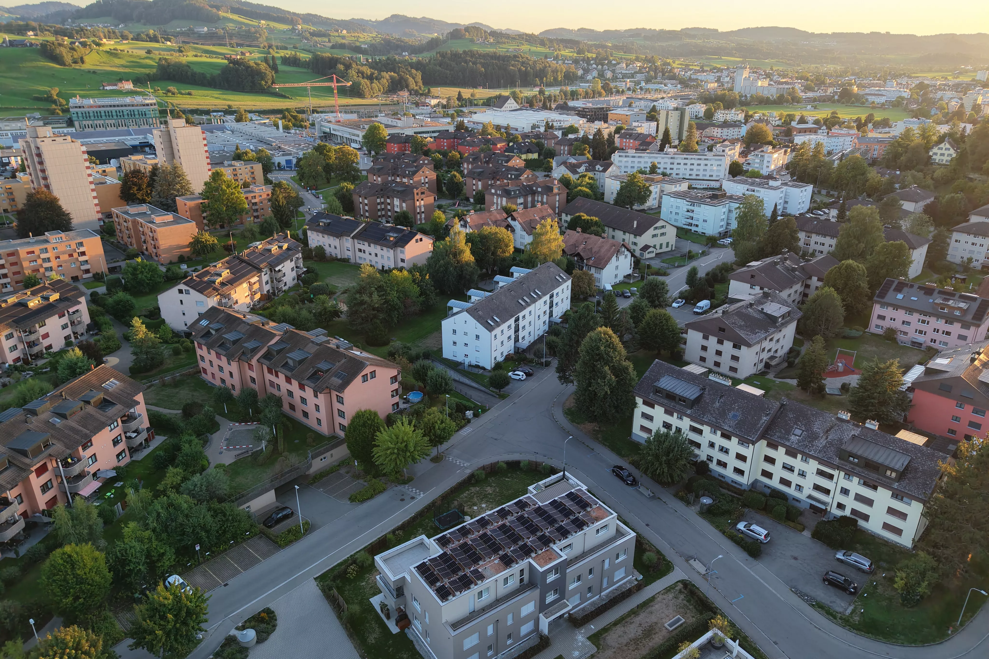Professioneller, behördlich registrierter Drohnenservice für Industrie, Gewerbe und Baudokumentati..