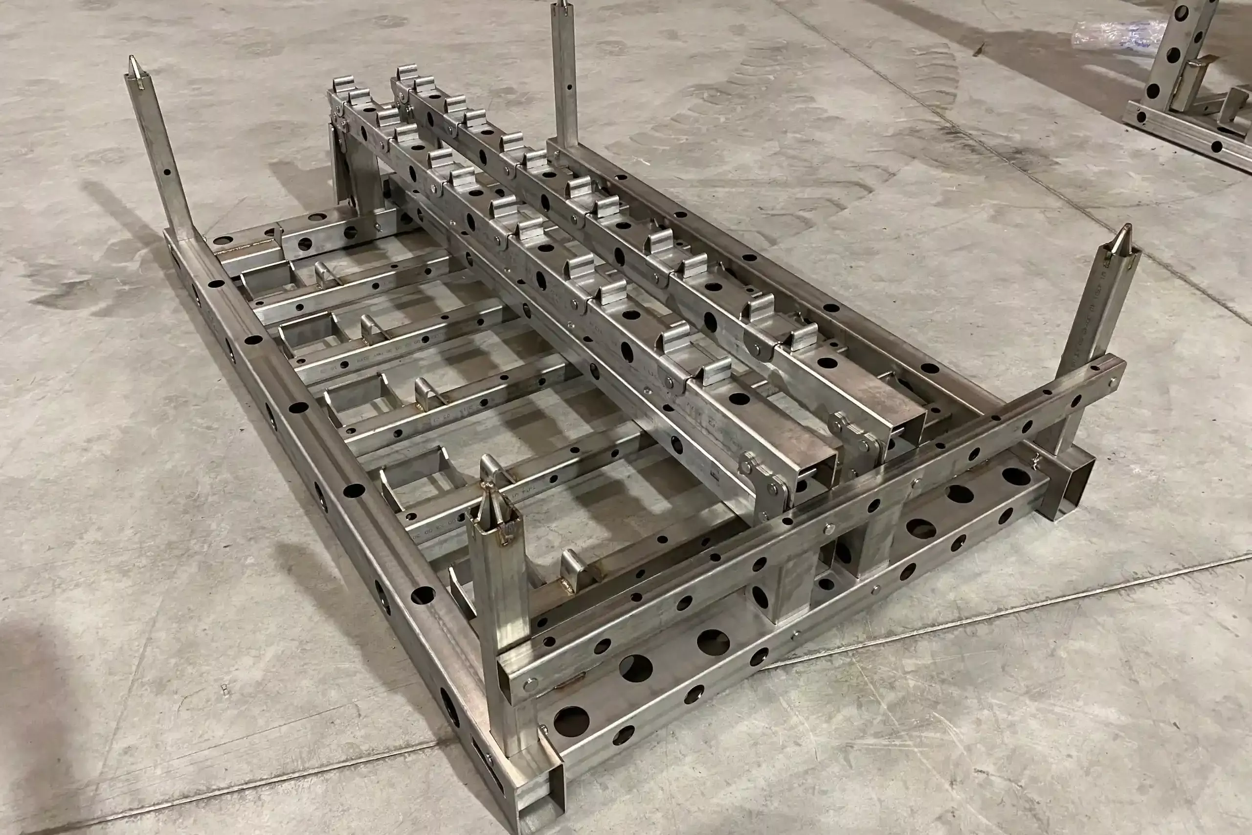 Modulares Maschinengestell-Stecksystem aus Edelstahl – Flexible, präzise und hygienische Sonderrah..