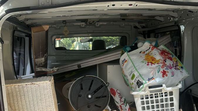 Voller Lieferwagen in Basel