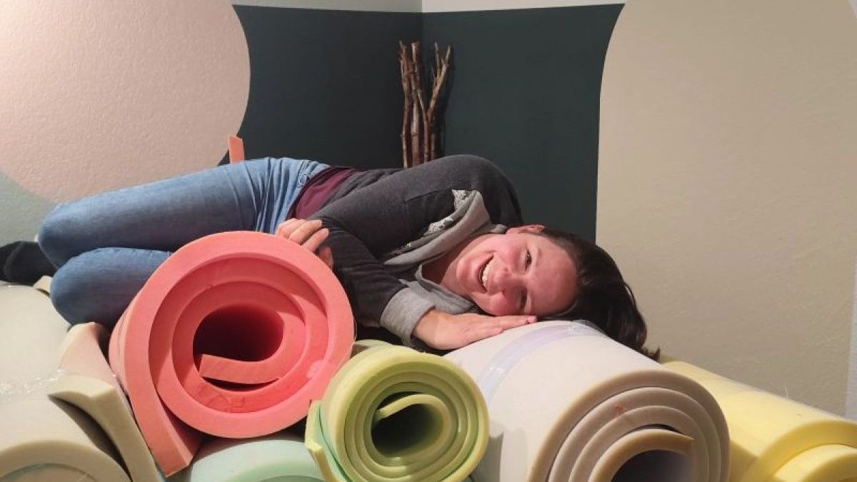 Schaumstoff, einer der wichtigsten Punkte beim Polstern. Damit können wir individuell auf Ihr Sitzkomfort eingehen.