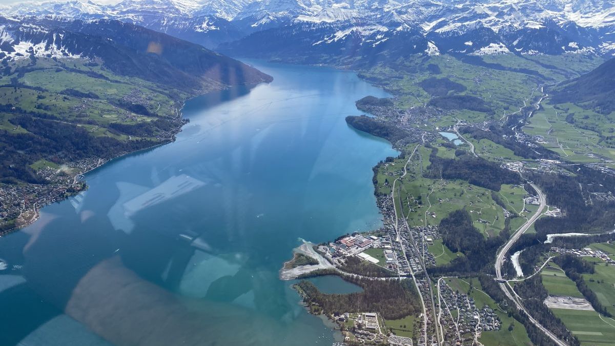 Die schönste Aussicht auf die Schweizer Berge über dem Thunsersee haben die Passagiere auf der Stockhoren-Tour.