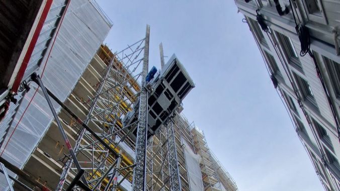 MBC 2500-DSX montiert in Basel mit der Bühnengrösse von 4.24 x 1.51m
