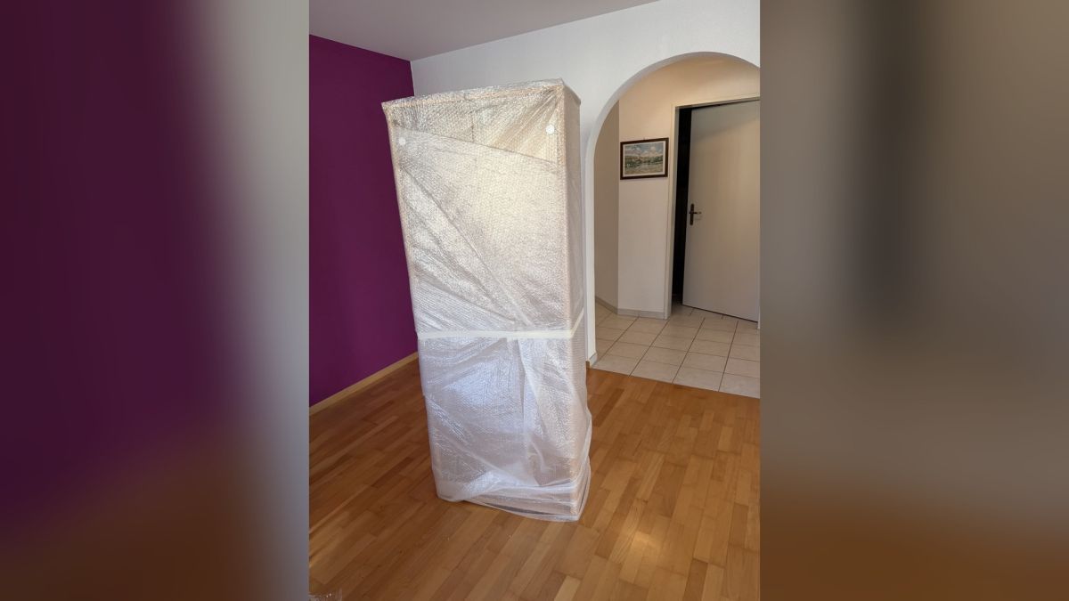 OSTMOVE beim professionellen Beladen des Umzugsfahrzeugs für einen Wohnungsumzug von Herisau nach Wetzikon ZH.